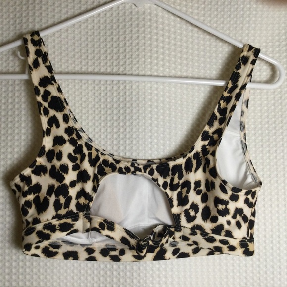 ♥️HP!♥️ Old Navy | Cheetah Cut Out Sports Bra - Picture 5 of 10